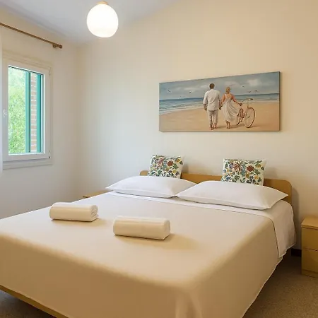 Paradise House & Garden *